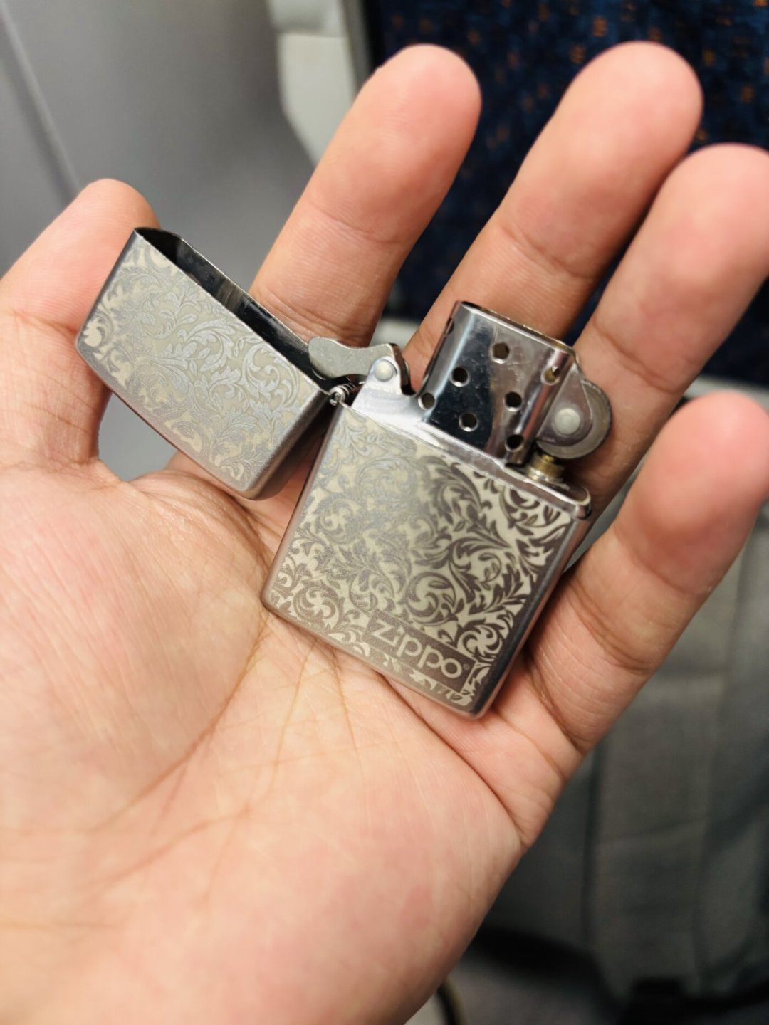 高铁允许带两个打火机,但你的ZIPPO在规则里可能不算
