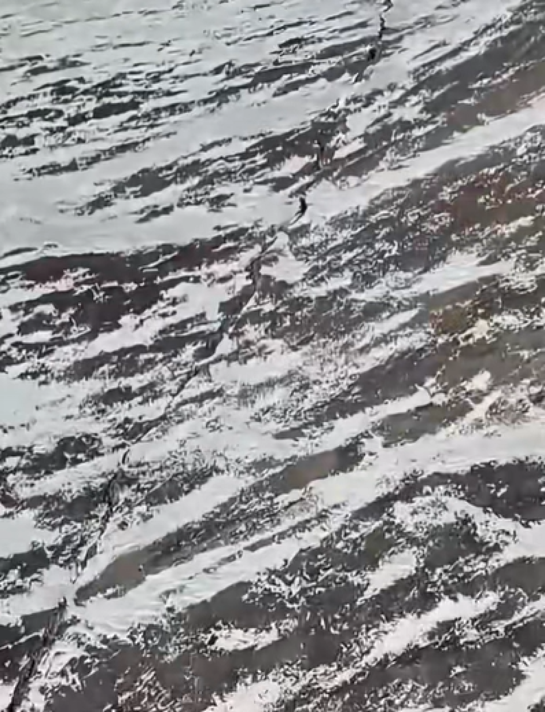 高清航拍公布！西藏巴青7.0地震后地表破裂 青藏高原被撕开一道口子
