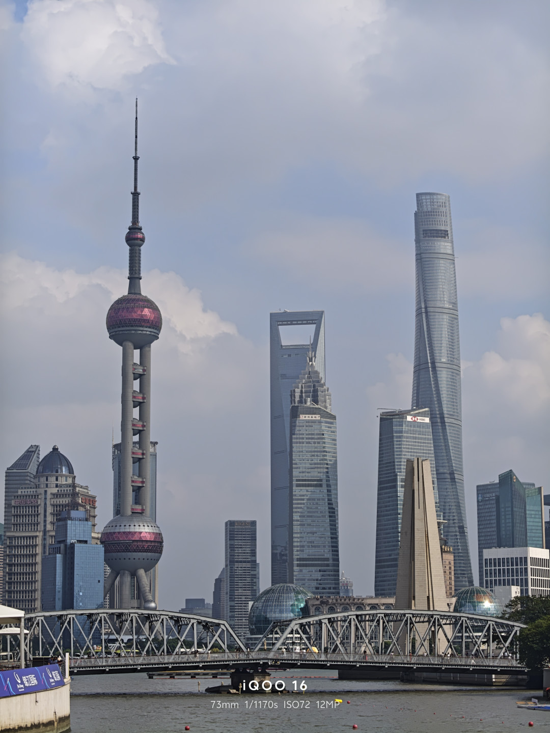 熟悉的性能旗舰,不一样的游戏体验,iQOO 16 这次有哪些值得细说的变化?
