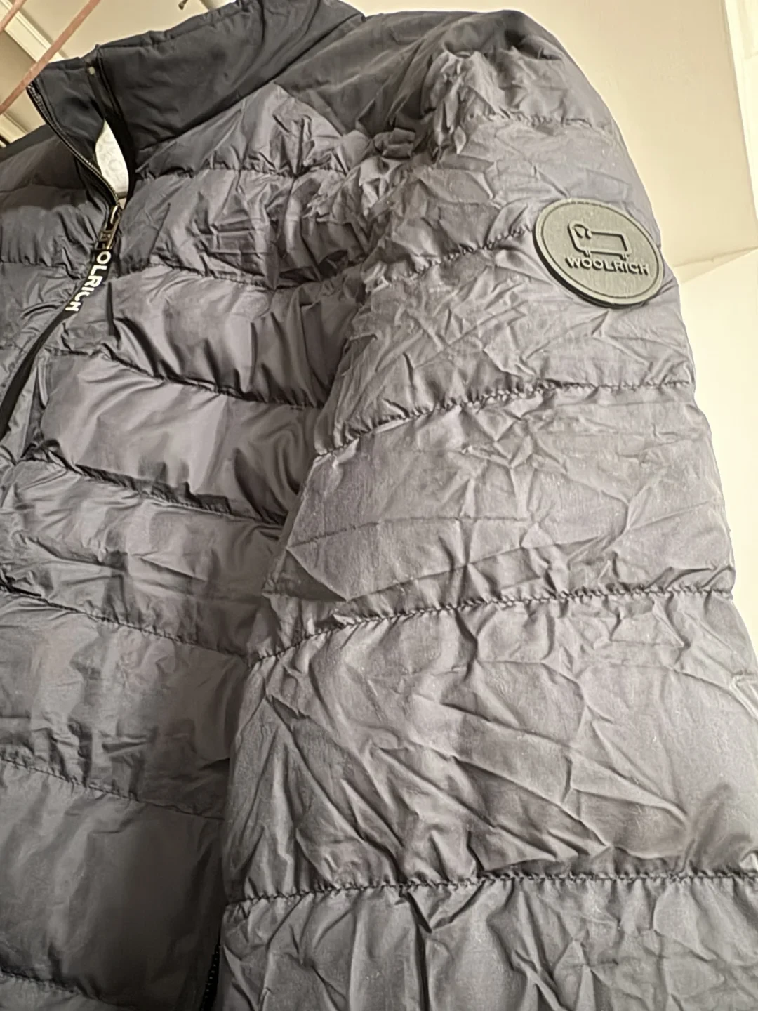 妈妈把羽绒服从压缩袋翻出来一抖就瘪了:央视网都劝停,但这袋子真别扔