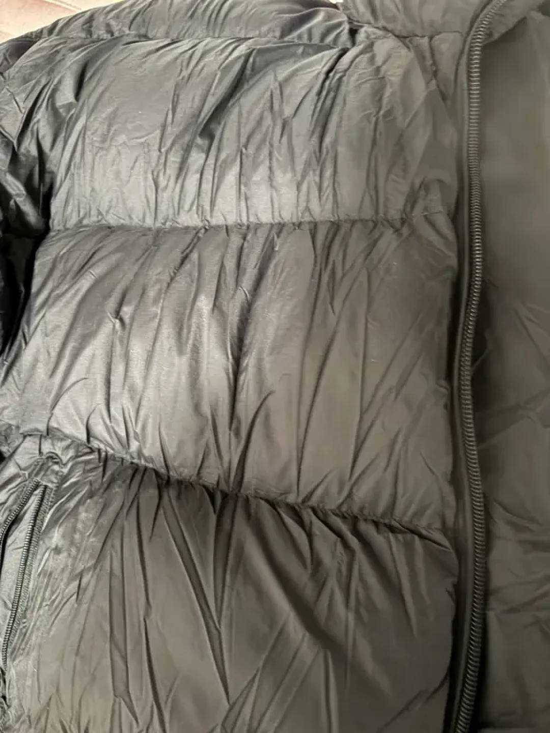 妈妈把羽绒服从压缩袋翻出来一抖就瘪了:央视网都劝停,但这袋子真别扔
