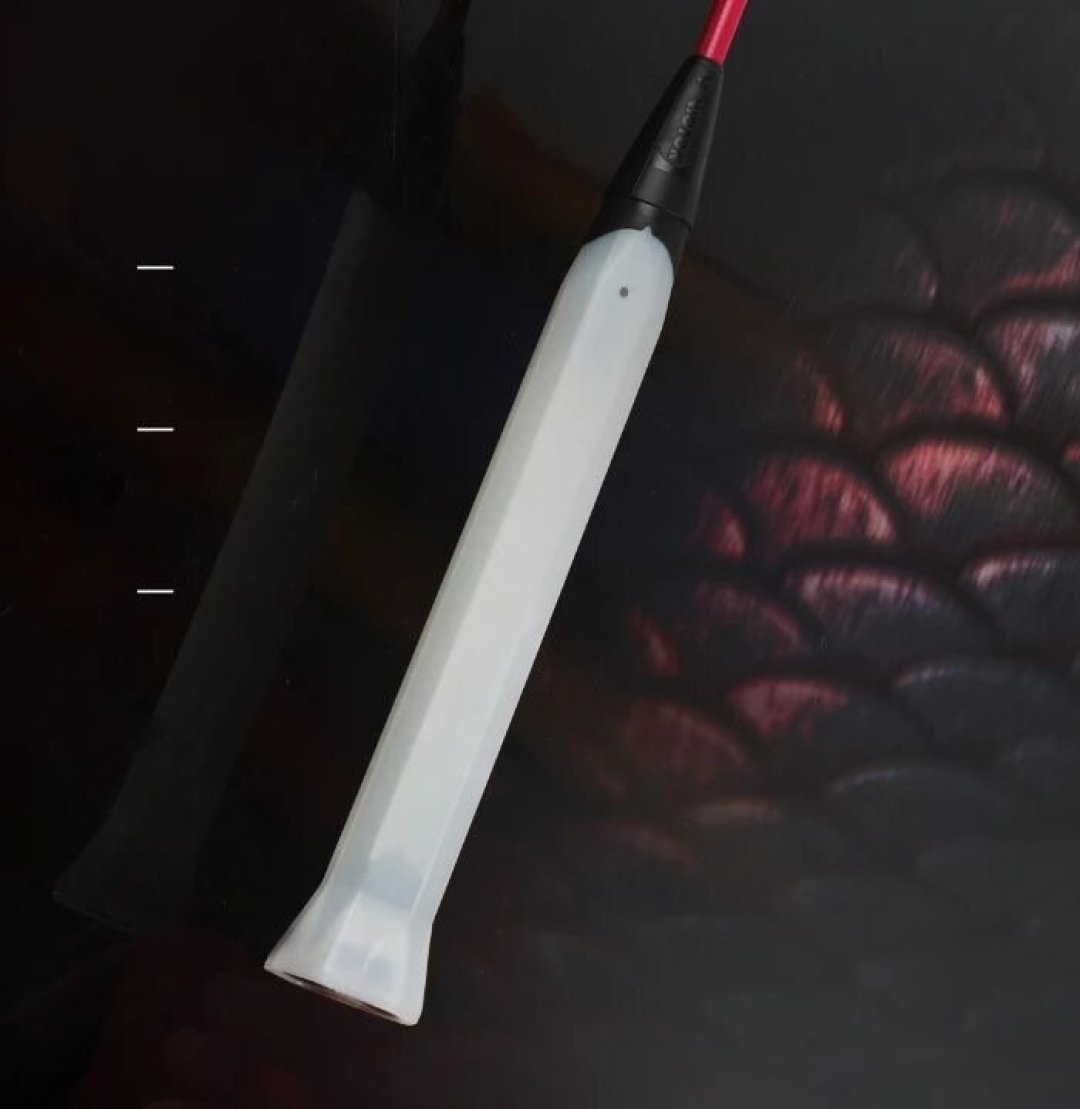 龙牙三代上市一个月:底盖掉了,有商家让用胶水粘