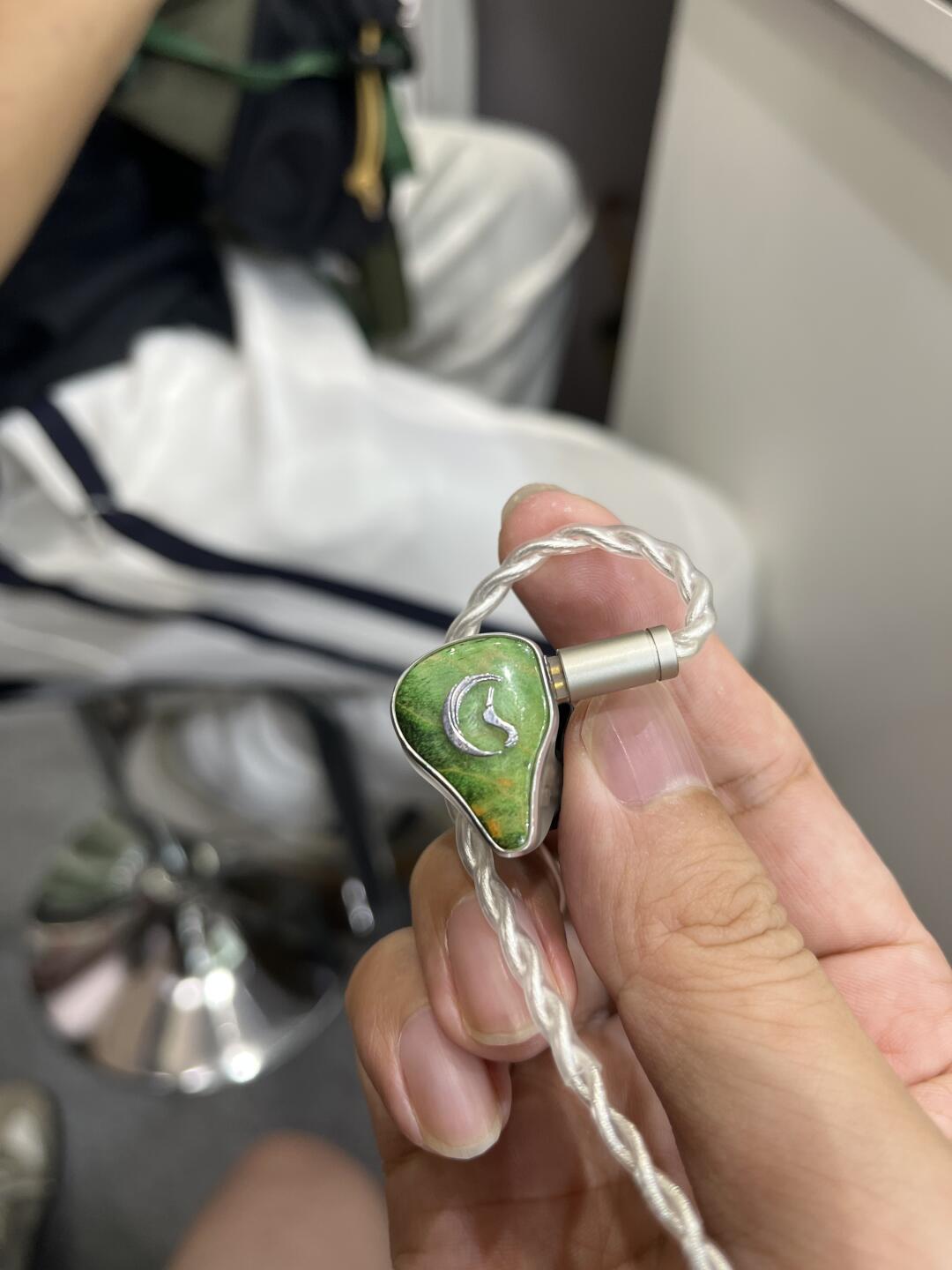 SIVGA M500 十一月上市:展台上最稳的,偏偏是一副平头塞