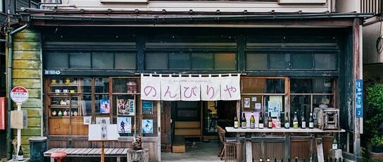 日本“失落的三十年”，普通人到底是怎么挺过来的呢？