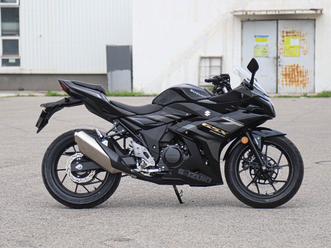 18980元的GSX250R-F,和16500元的25款:多花2480块买到了什么