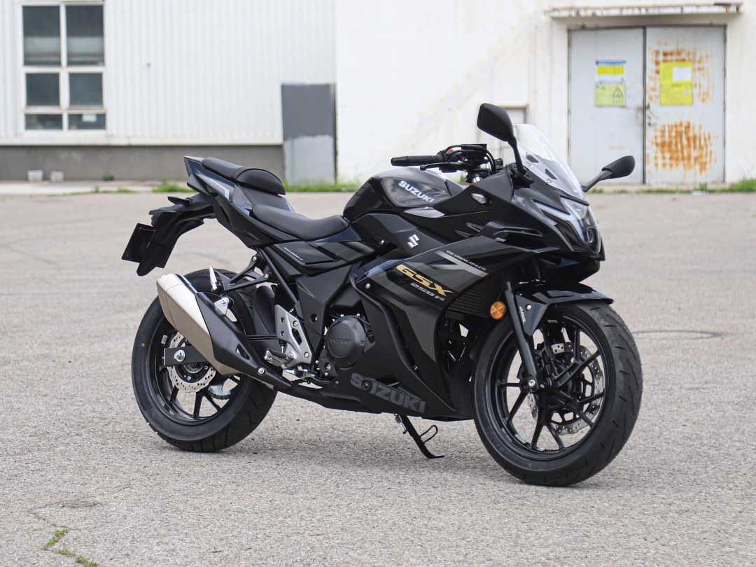18980元的GSX250R-F,和16500元的25款:多花2480块买到了什么