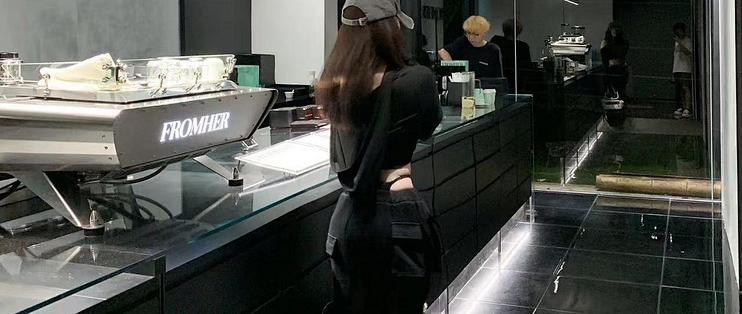 自带层次感，假两件屁帘工装裤，纯欲辣妹风，遮胯显瘦