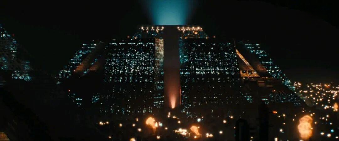 《银翼杀手2099》11月25日一次性放出8集：粉丝看完新海报先慌了——人类成了二等公民，这味儿还对吗？