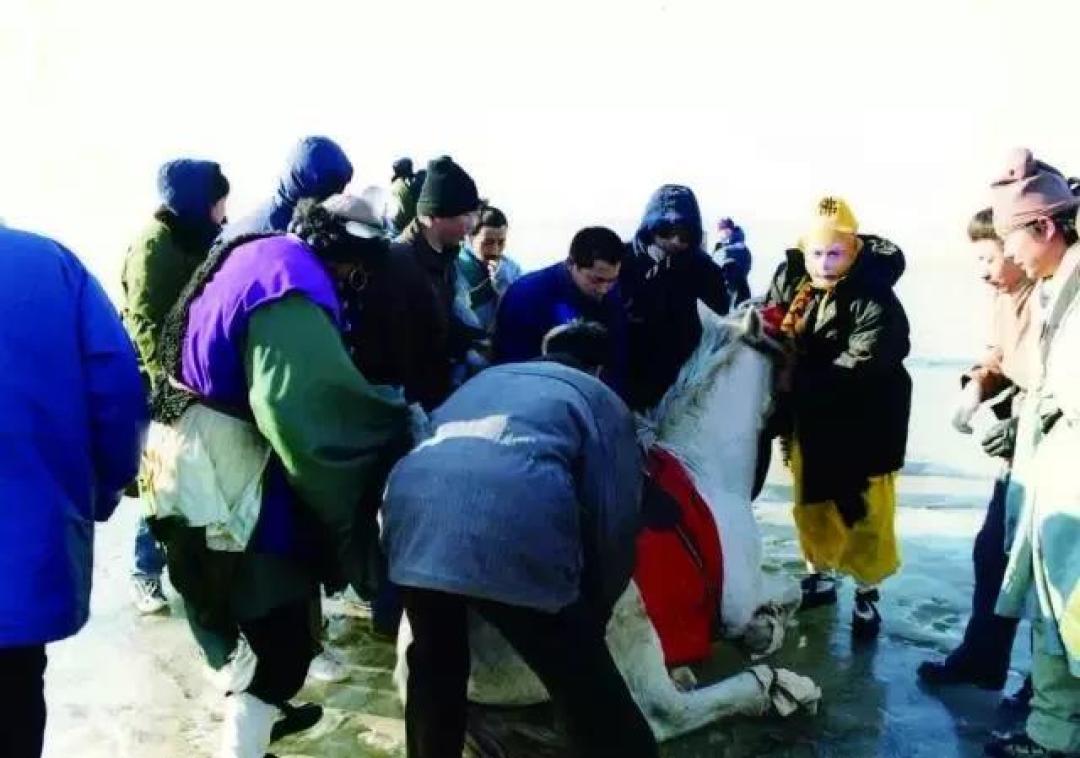 龙宫是鱼缸,仙气是干冰:86版《西游记》的土办法