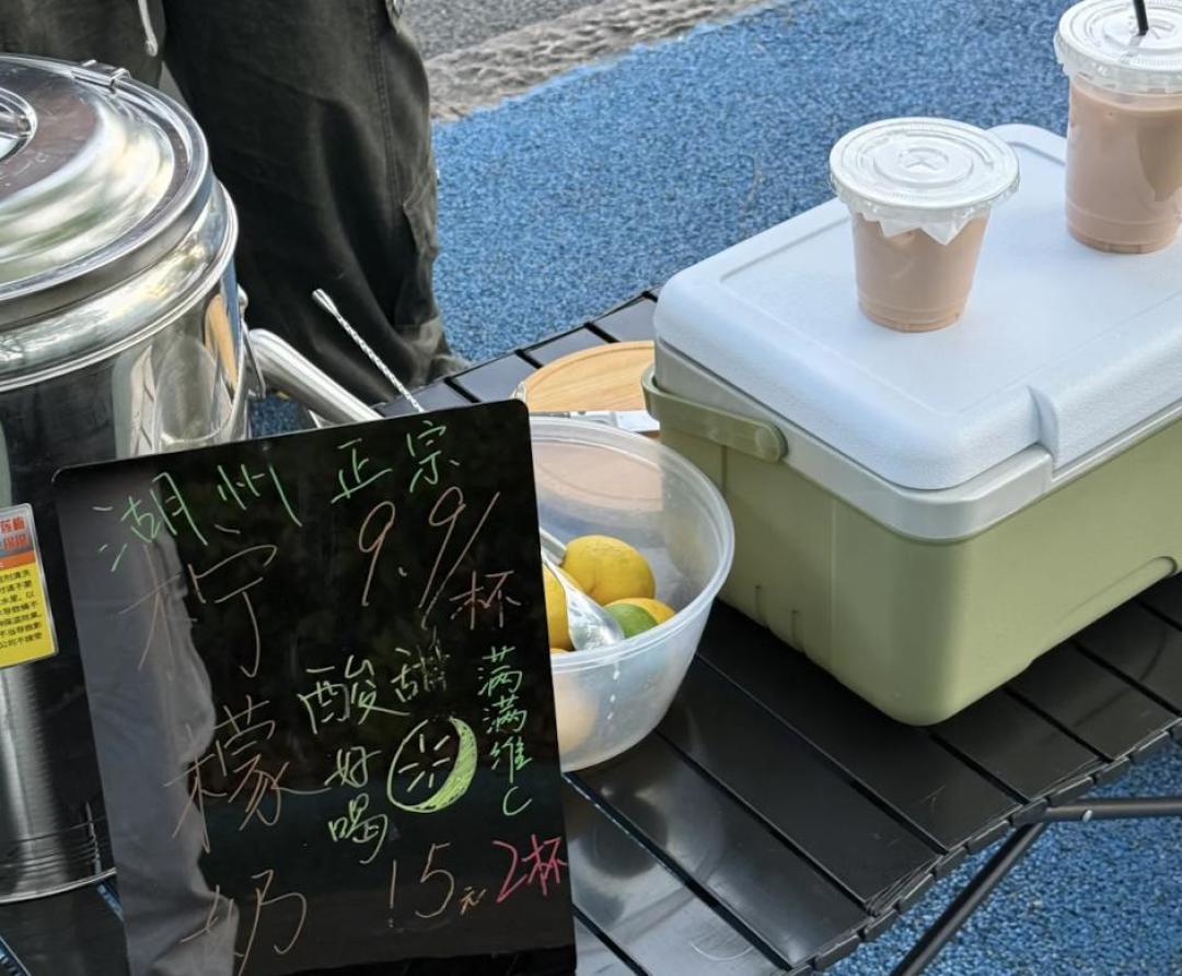 摊位月租27万、学费精准2900:这波摆摊热,赚的到底是谁的钱?