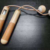 山东娃景区跳绳刷屏后，给娃备开学体测绳的第一条省钱规则：先问一句"比赛能不能自带绳"