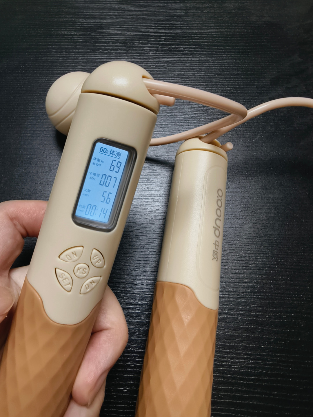 山东娃景区跳绳刷屏后，给娃备开学体测绳的第一条省钱规则：先问一句
