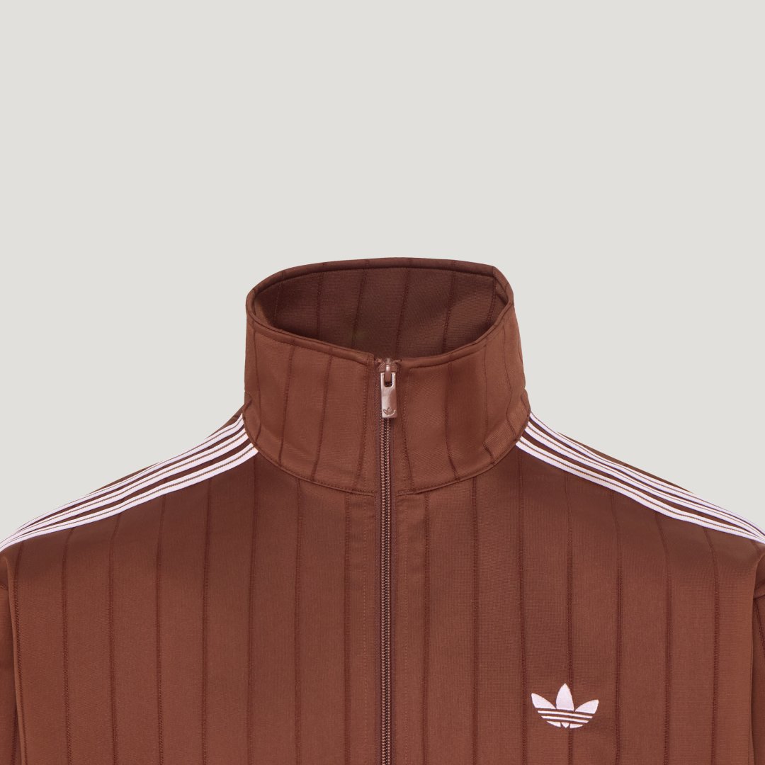 同样是三条杠运动外套，为什么有人穿成复古运动风，有人穿成了校服