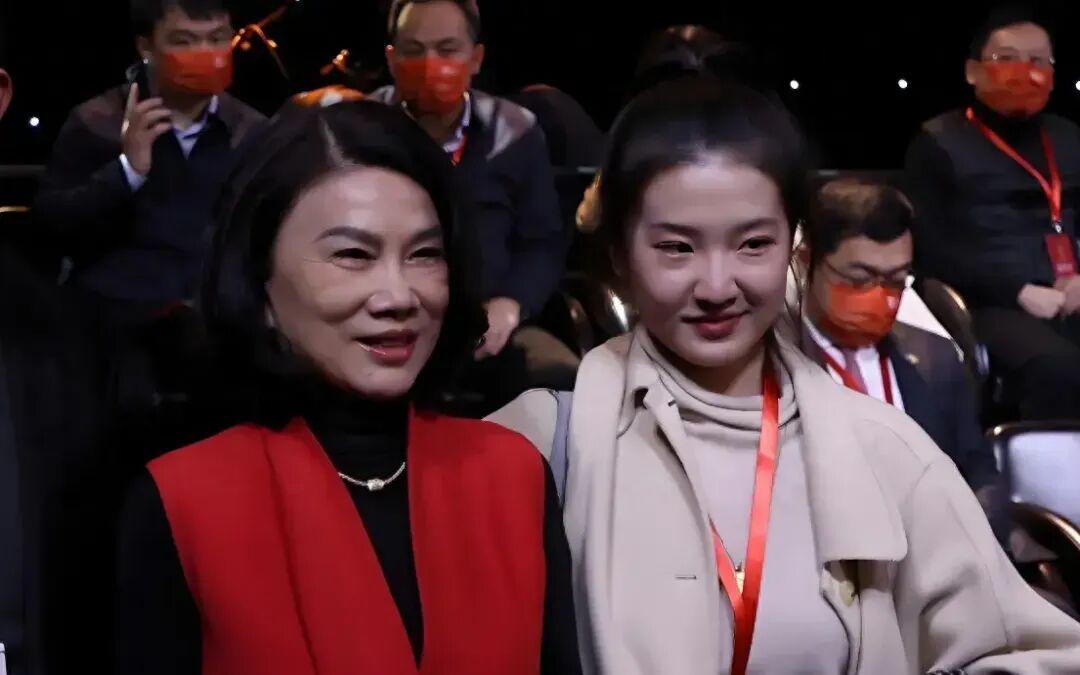 孟羽童回珠海，配文