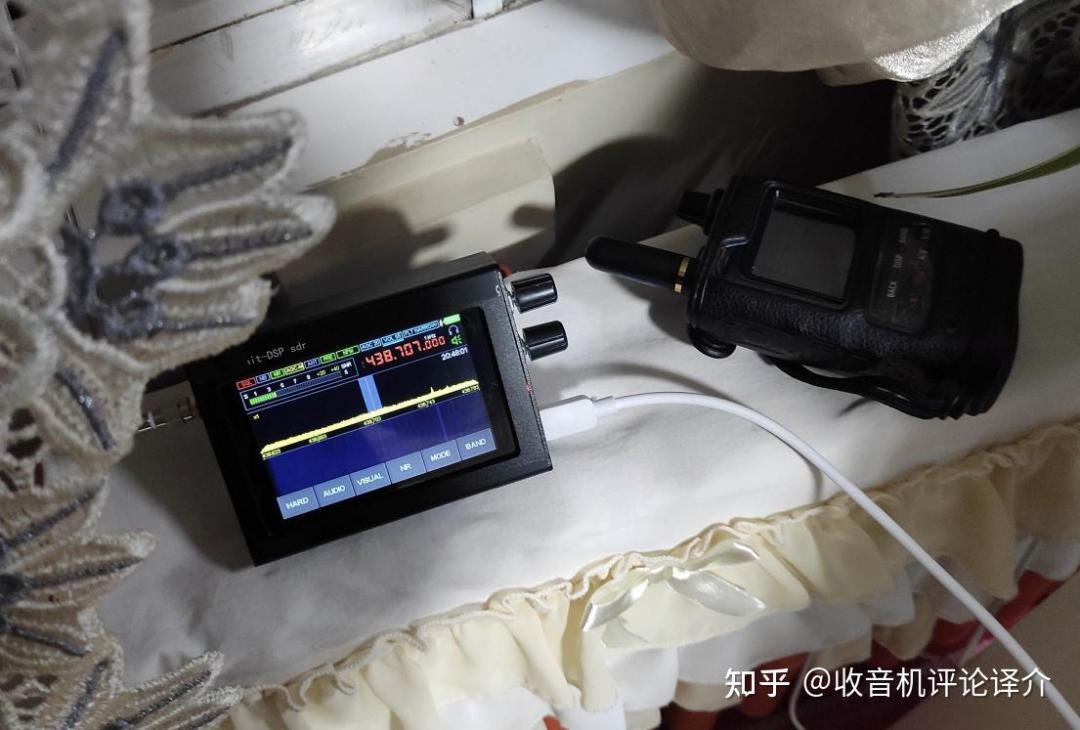 人声台越关越冷,电波却越来越满?短波圈今年冬天在
