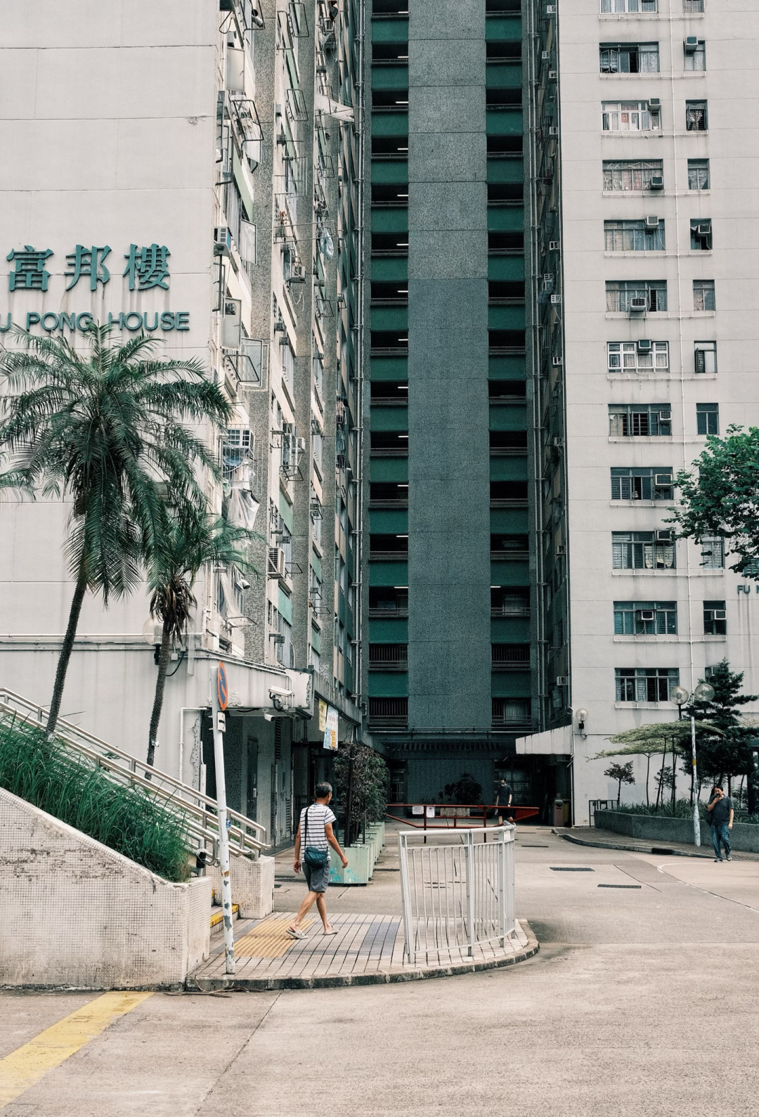 全网催陈小春认弟弟，他为什么一个字都不回