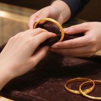 双11金手镯先别急着付尾款｜量完手这两个数再核圈口，到手就查这3处
