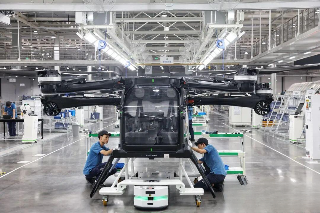 酋长飞抵广州提车:何小鹏的飞行汽车在中东“回款”了,但“打飞的”之前先分清四个概念