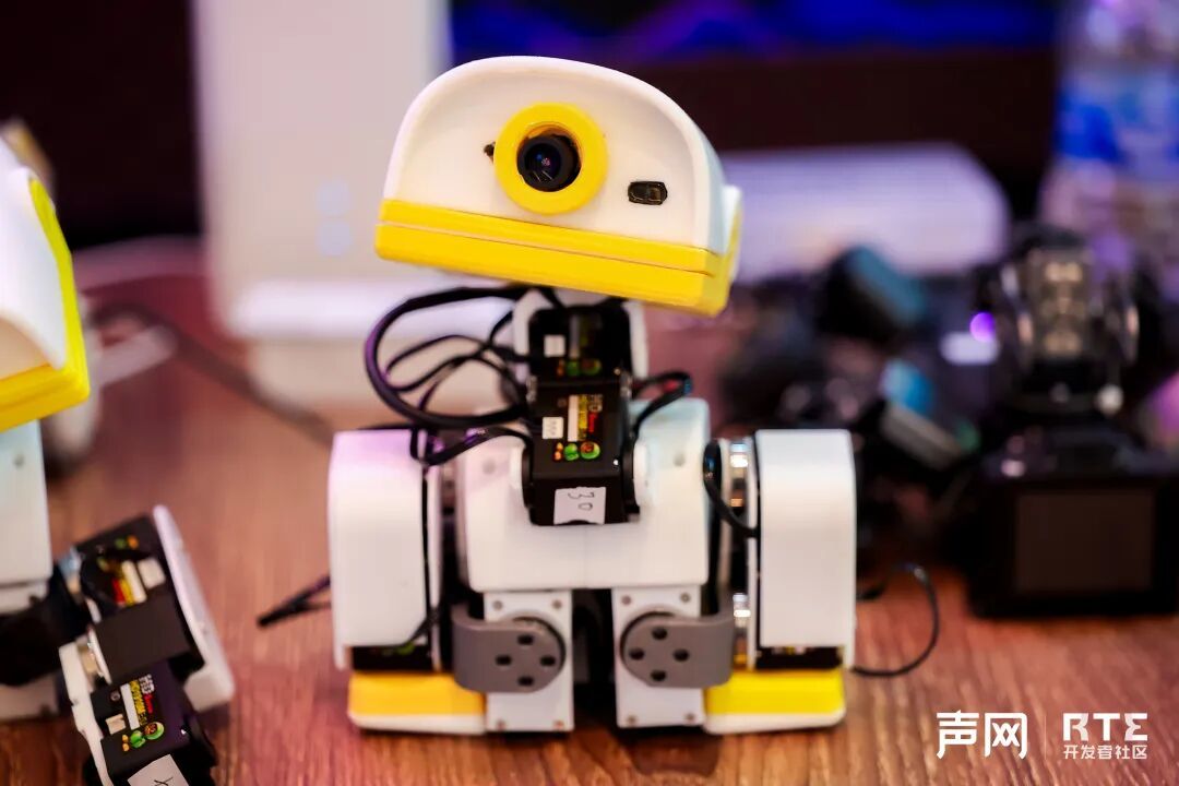 个人智能体重新定义硬件,竞争已经从基模转向上下文