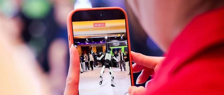 个人智能体重新定义硬件，竞争已经从基模转向上下文