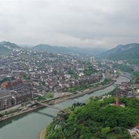 酱酒跌了三年，官方开始"打假"：双十一前验真验值就看这三关
