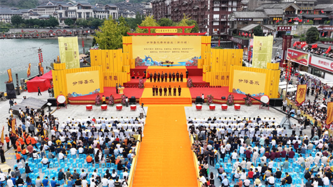 酱酒跌了三年，官方开始