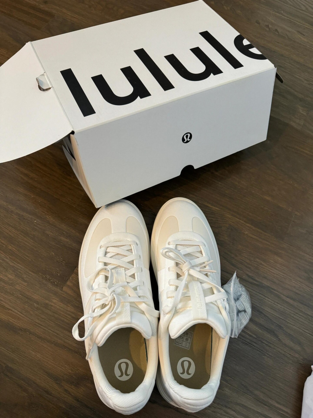 正价1080降到230:把lulu鞋的口碑、尺码和售后盘完,你再决定双11要不要加购
