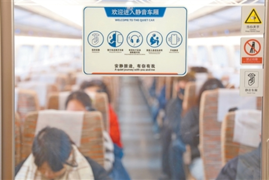 带娃坐高铁,为什么有人买了商务座,却在厕所门口待了2个半小时
