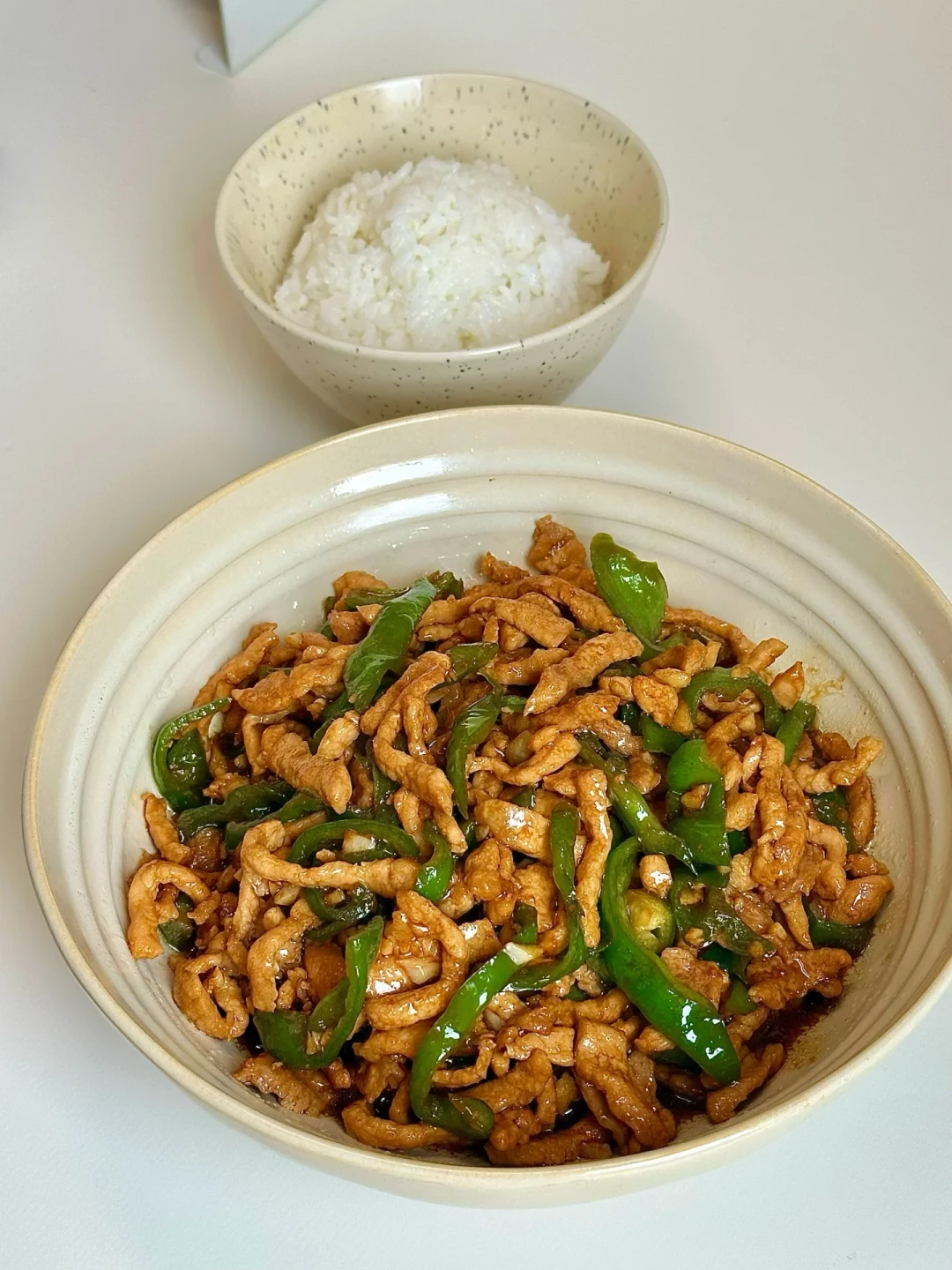 家里只有电磁炉？先搞懂物理：锅温被菜里的水钉在100℃