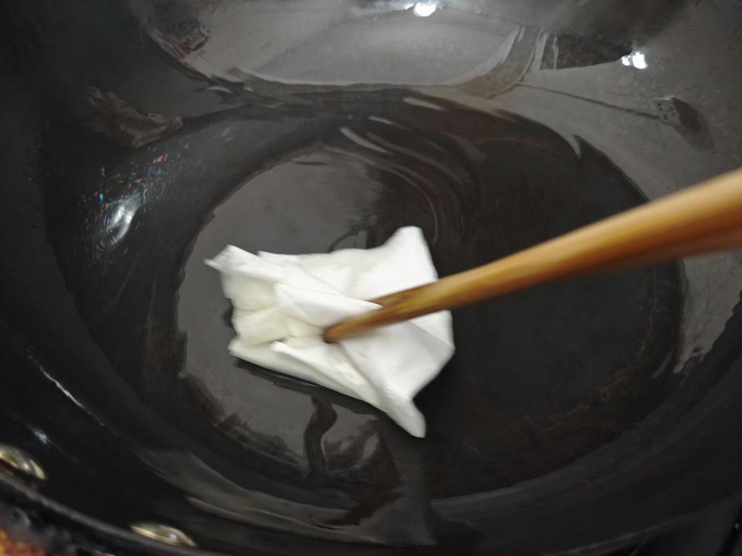 第一盘不粘、第二盘就粘：炒菜粘锅，问题多半不在锅