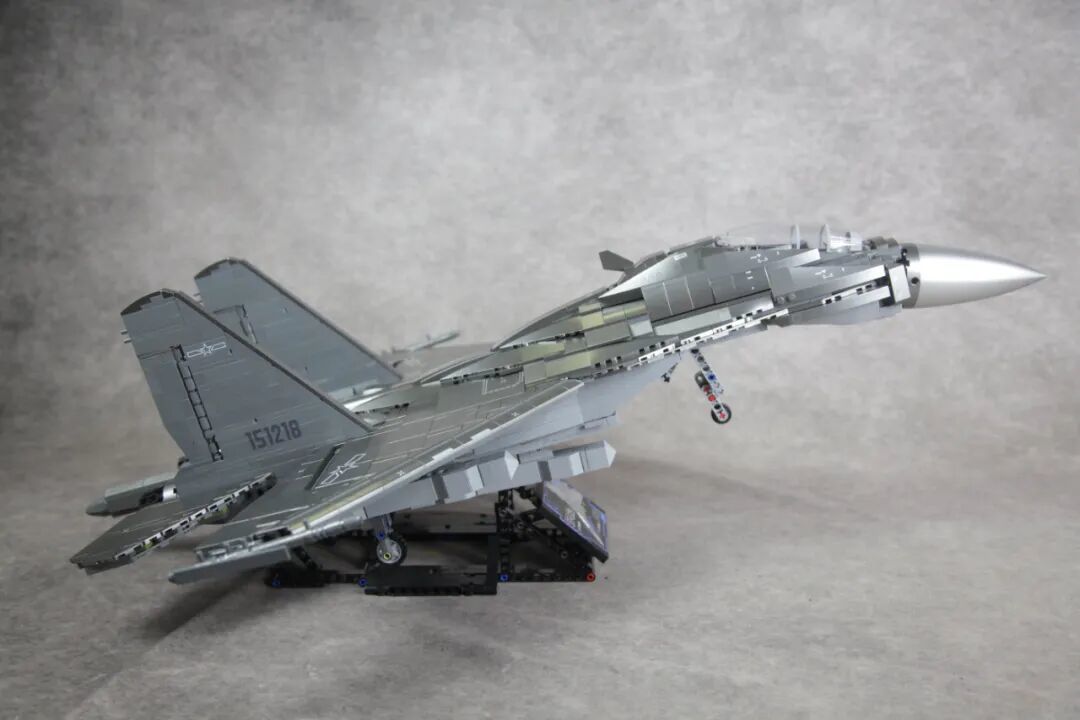 【小雨姐评测】奇妙积木23036 歼-16D电子攻击机 1:29J-16D Electronic Attack Aircraft