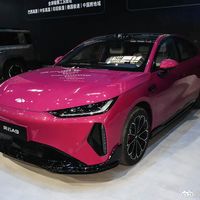 230km纯电续航配60L油箱，风云A9增程版长途够用吗？