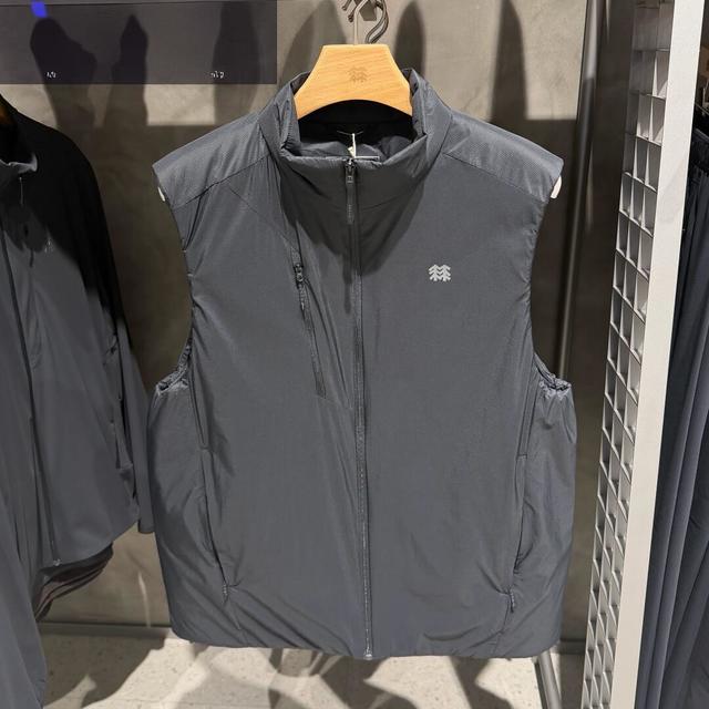 寒潮前三天，可隆柜台开始和羽绒并列讲P棉：金标银标和克重先排明白，再决定你的湿冷要不要这棵树