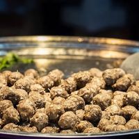 烤肠用“鸡脖泥”究竟谁来管？