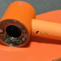 卖得最火的戴森吹风机，全新机第一次开机就是坏的，售后说没问题