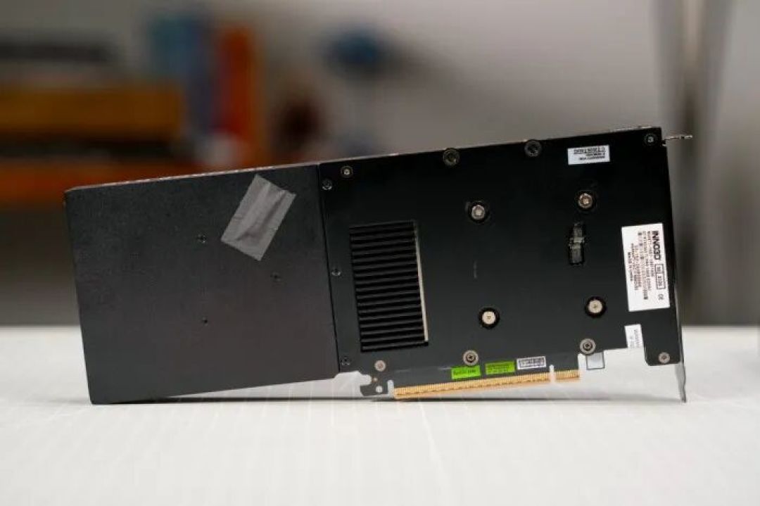 单槽涡轮一箱5张组80G显存玩大模型 映众RTX 5060Ti PRO 16GB显卡多卡评测