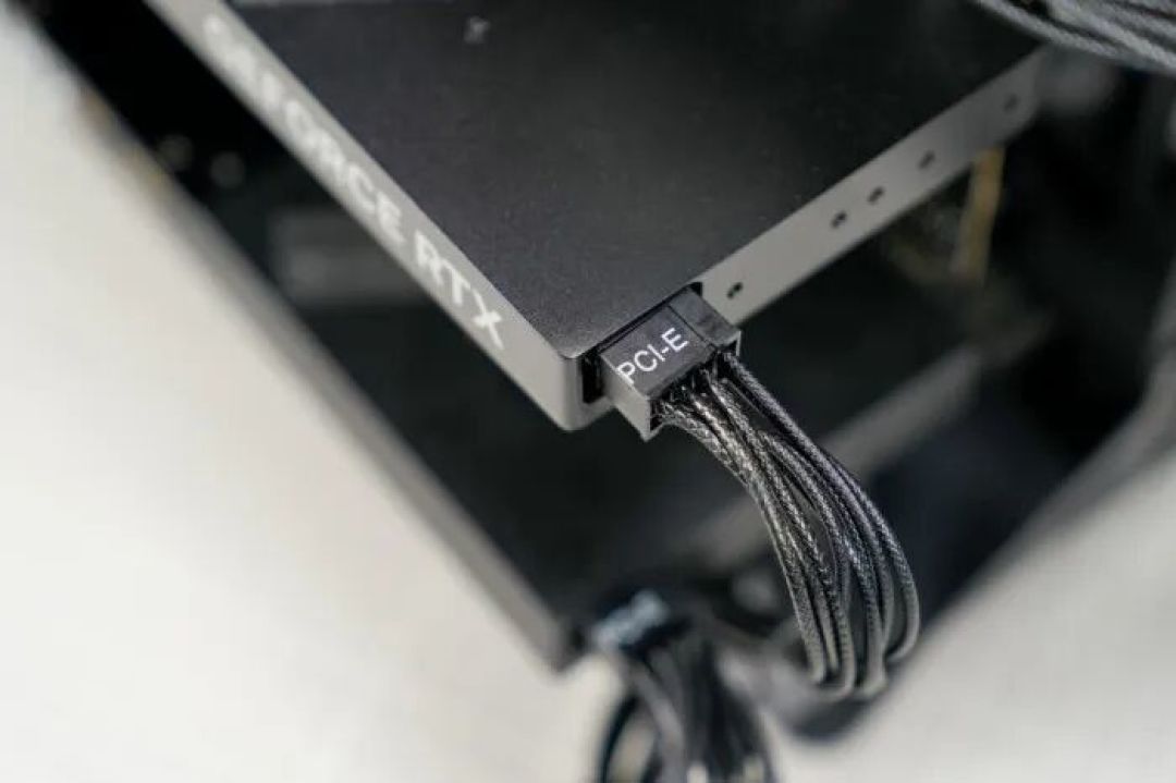 单槽涡轮一箱5张组80G显存玩大模型 映众RTX 5060Ti PRO 16GB显卡多卡评测