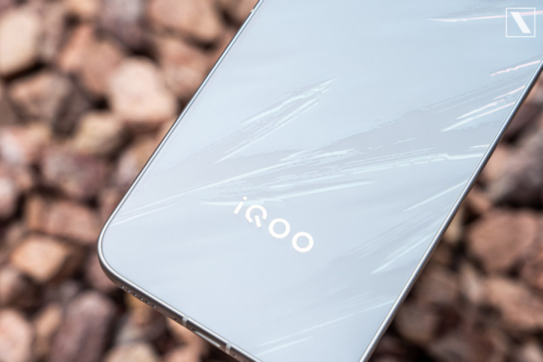 iQOO Neo 12 发布：继独显和散热风扇之后，185Hz 屏幕会成为新标配？