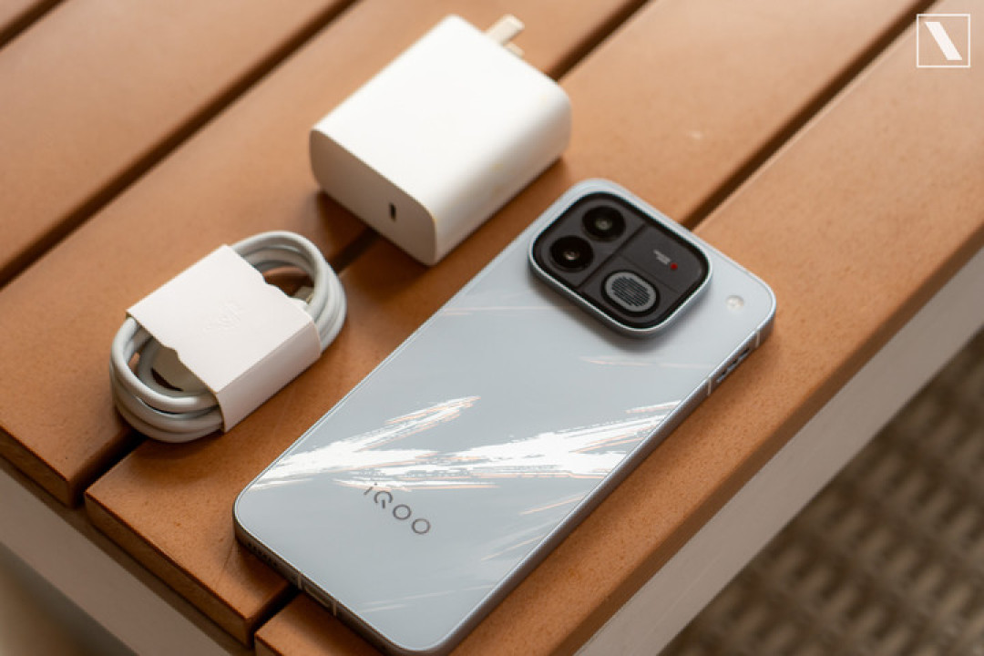 iQOO Neo 12 发布：继独显和散热风扇之后，185Hz 屏幕会成为新标配？