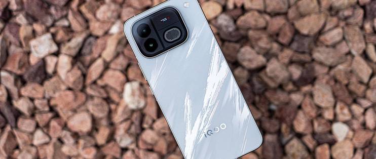 iQOO Neo 12 发布：继独显和散热风扇之后，185Hz 屏幕会成为新标配？