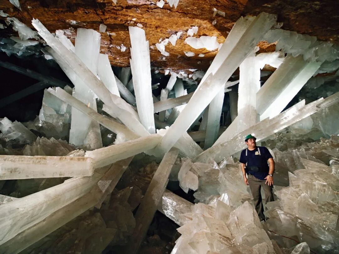 奈卡水晶洞:地下300米长出11米巨柱,为何50万年生长不停