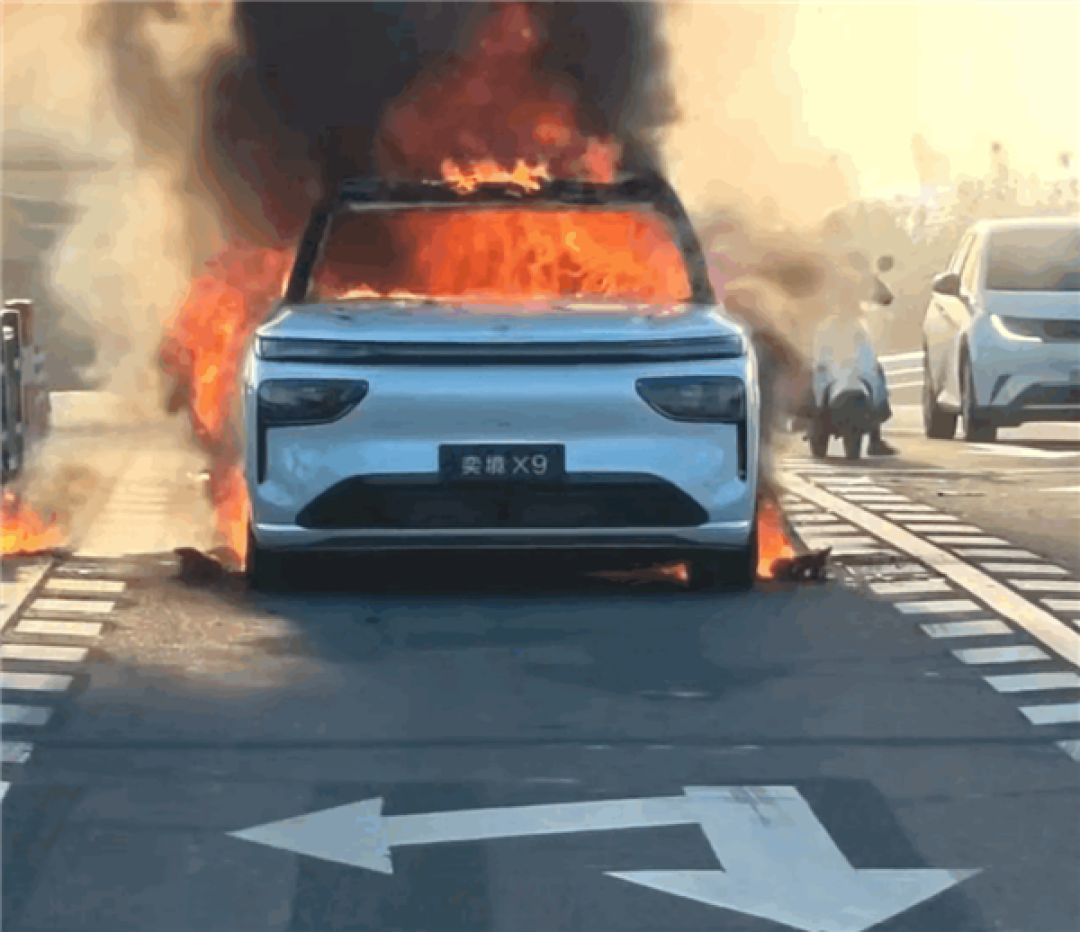 奕境回应浙江台州X9起火事故：停车状态被渣土车追尾 尾部起火电池完好