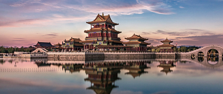 柯淳生日当天官宣登盛典：短剧圈熟面孔的红毯，终于铺到正剧旁边