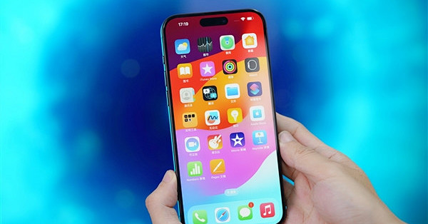 内存涨价99新手机成华强北抢手货！iPhone 15 Pro Max从3000多元涨回4300元以上