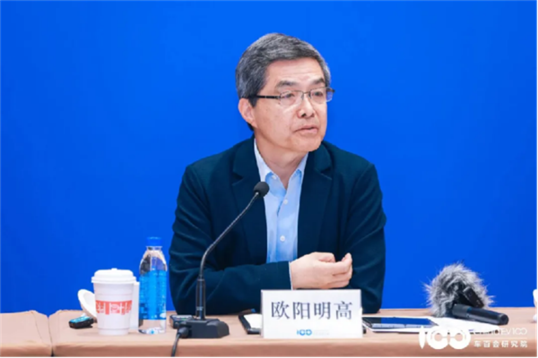 欧阳明高:比亚迪闪充出来后中小厂家、电池厂很焦虑 因为闪充投资太大