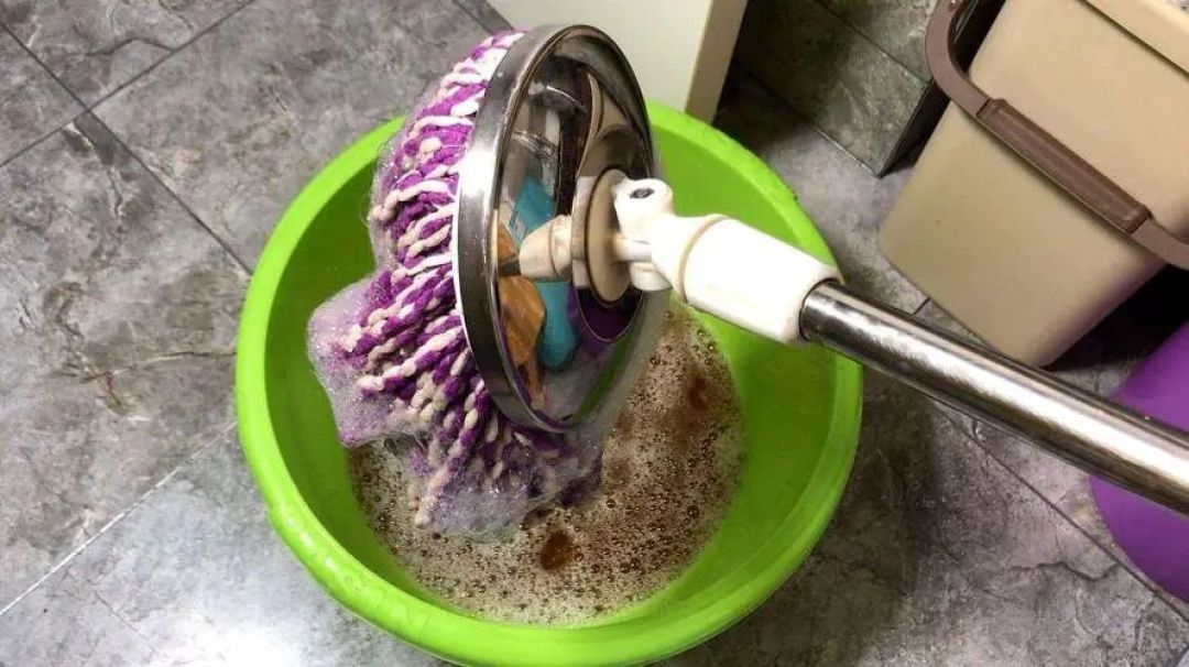 拖把越洗越臭不怪质量：味是没干透沤的，小苏打白醋还帮了倒忙