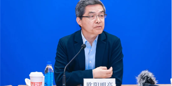 欧阳明高：比亚迪闪充出来后中小厂家、电池厂很焦虑 因为闪充投资太大