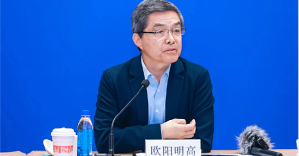 欧阳明高：比亚迪闪充出来后中小厂家、电池厂很焦虑 因为闪充投资太大