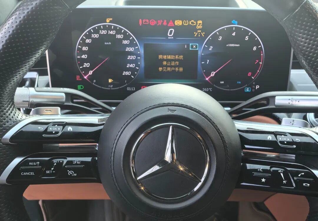 降温早晨胎压报警亮了,是扎钉子了吗?