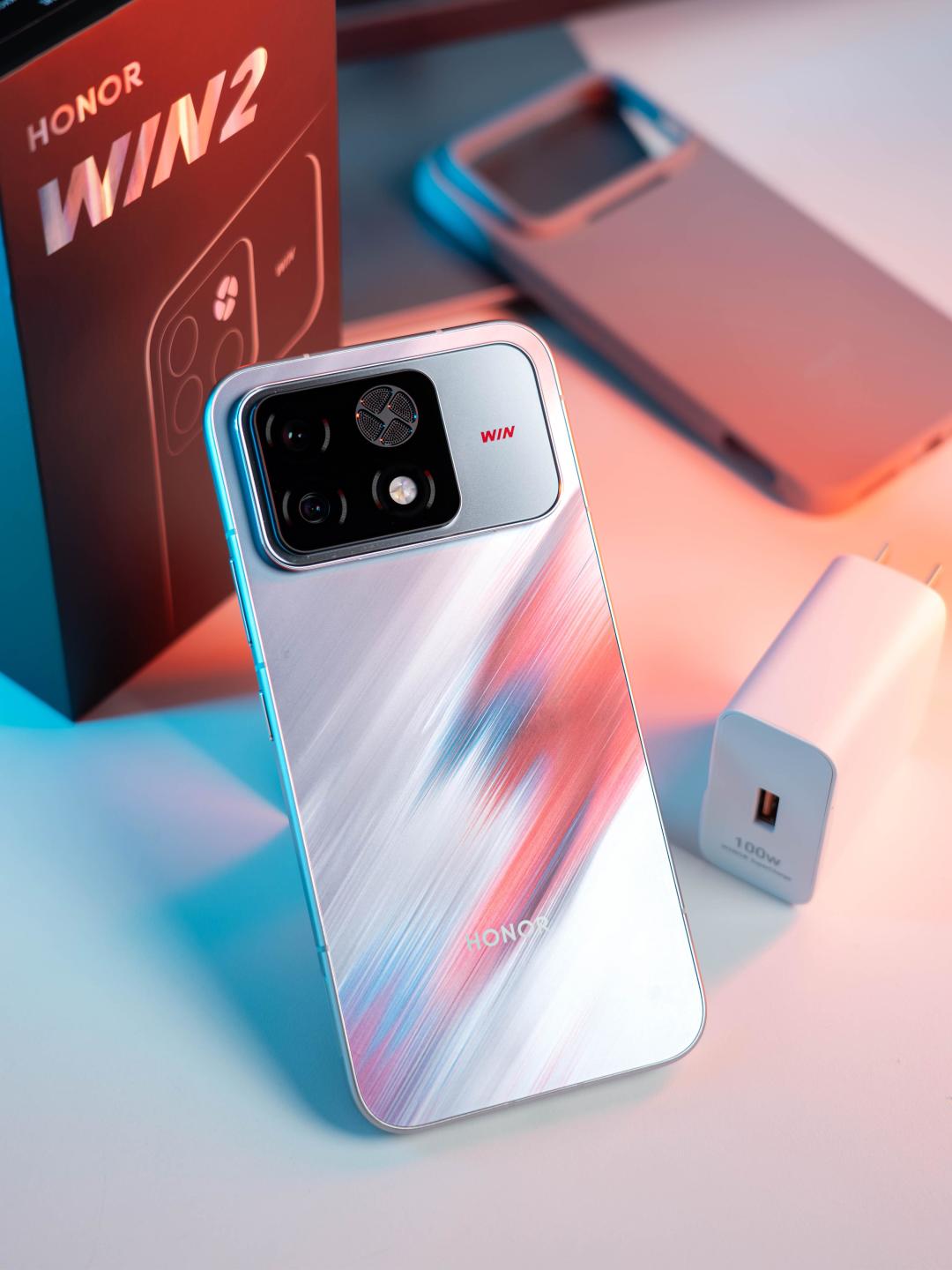 荣耀WIN2发布会上喊「不锁容」，等于认了初代WIN锁掉的1500mAh：想买的先等零售机实测，老用户先别急着升级